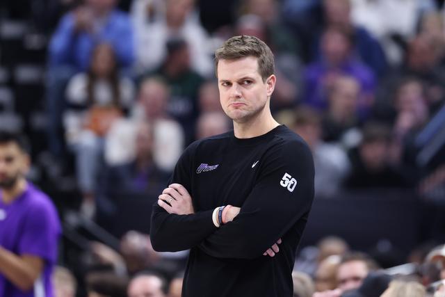 国王4人20+大胜马刺 步行者力克公牛止4连败