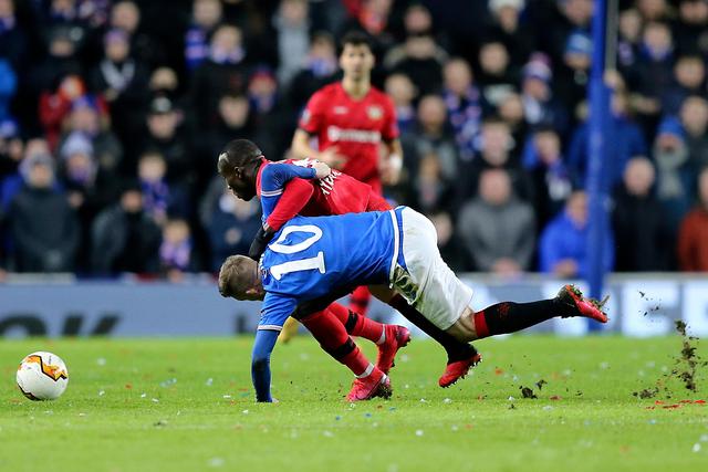 詹姆斯32+15天津胜广东 贺希宁17分深圳负上海